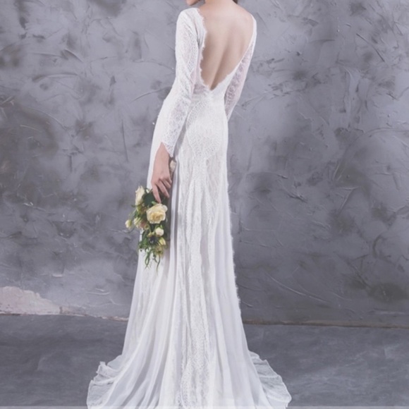 Long sleeve lace bridal gown - Picture 2 of 6
